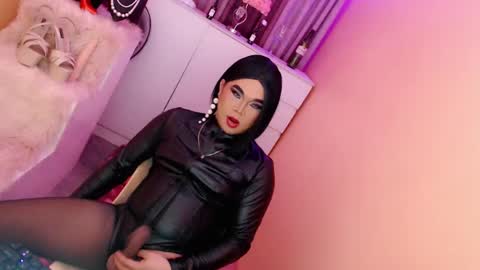 Queen Mireska online show from 01/14/25, 01:17