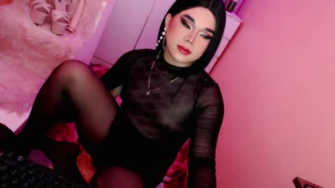 Queen Mireska online show from 02/06/25, 05:19