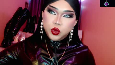 Queen Mireska online show from 05/10/26, 02:22