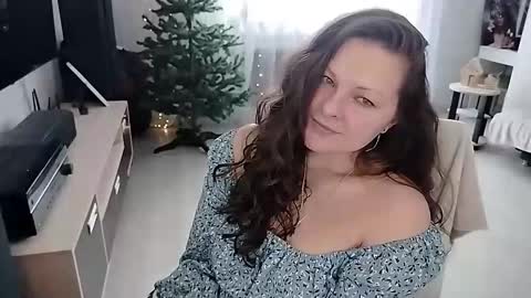 Snapshot of amilafran chatting on 02/15/26, 07:51 Mila online show from 02/15/26, 07:51