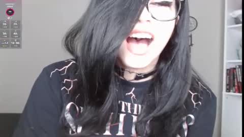 Snapshot of amilustxx chatting on 01/12/26, 10:15 amilust online show from 01/12/26, 10:15