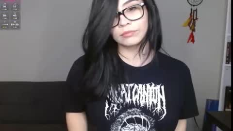 Snapshot of amilustxx chatting on 02/15/26, 10:17 amilust online show from 02/15/26, 10:17