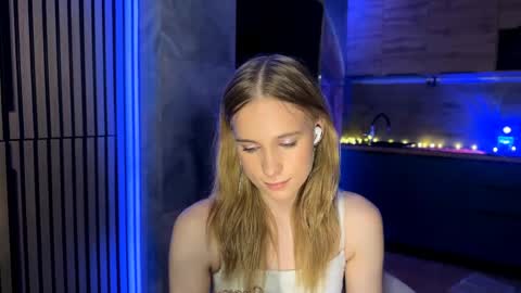 Amily online show from 05/19/26, 04:35