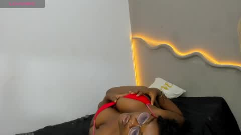 Snapshot of amina__18 chatting on 05/21/26, 09:33 Amiina online show from 05/21/26, 09:33