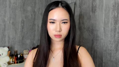 Snapshot of amina_artin chatting on 01/10/25, 12:15 Amina online show from 01/10/25, 12:15