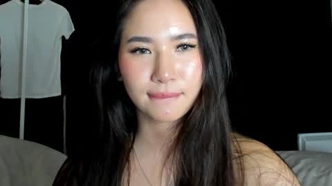 Snapshot of amina_artin chatting on 01/12/25, 01:32 Amina online show from 01/12/25, 01:32