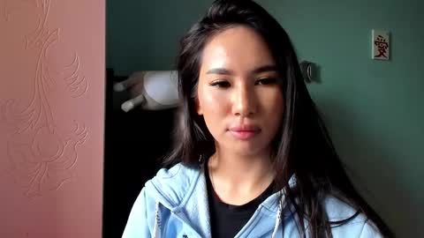 Snapshot of amina_artin chatting on 09/30/25, 11:04 Amina online show from 09/30/25, 11:04