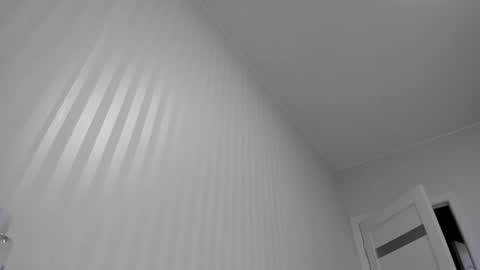 Snapshot of aminaswan_ chatting on 12/21/24, 06:19 Kristina online show from 12/21/24, 06:19