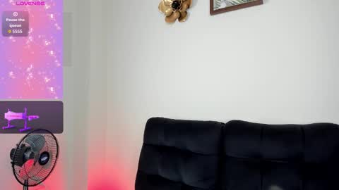 amira_princesswc online show from 11/18/25, 06:56