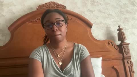 Snapshot of amiraleexo chatting on 03/28/26, 09:36 Kya Kreams online show from 03/28/26, 09:36