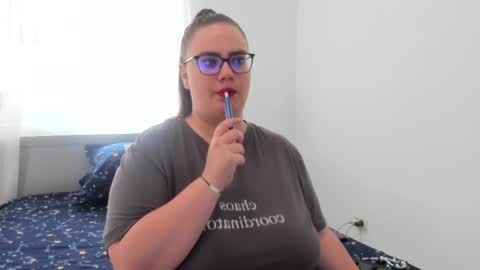 Amira Vyxen online show from 05/04/26, 06:20