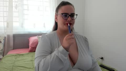 Amira Vyxen online show from 05/05/26, 07:05