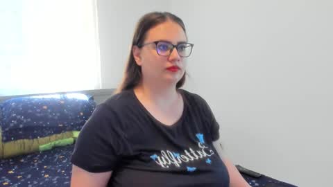 Snapshot of amiravyxen chatting on 05/25/26, 04:51 Amira Vyxen online show from 05/25/26, 04:51