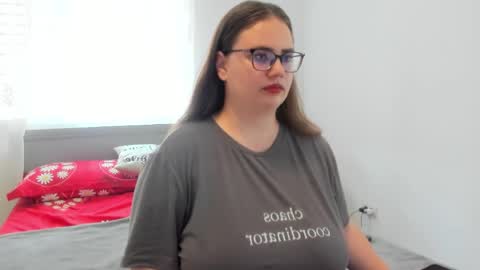 Snapshot of amiravyxen chatting on 06/04/26, 07:47 Amira Vyxen online show from 06/04/26, 07:47