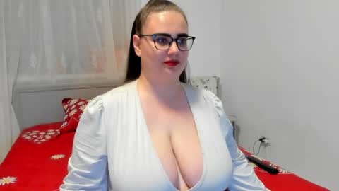 Snapshot of amiravyxen chatting on 06/05/26, 07:52 Amira Vyxen online show from 06/05/26, 07:52