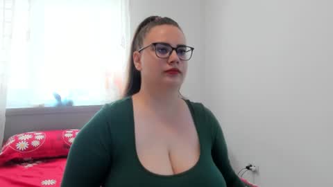 Snapshot of amiravyxen chatting on 06/08/26, 07:31 Amira Vyxen online show from 06/08/26, 07:31