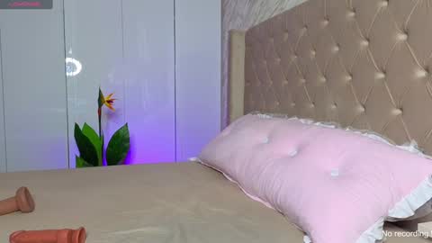 Snapshot of amj_b chatting on 12/01/25, 09:25 Amy online show from 12/01/25, 09:25