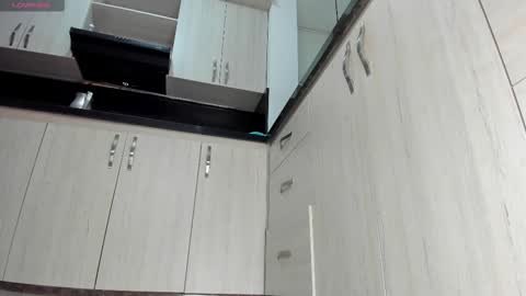 Amelya online show from 12/19/25, 01:18