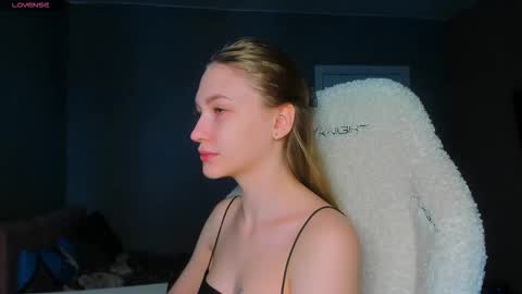 Snapshot of ammi_bliss chatting on 11/15/25, 04:32 Ammi online show from 11/15/25, 04:32