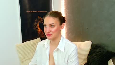 Snapshot of ammirra_a chatting on 05/13/26, 04:32 Amira online show from 05/13/26, 04:32