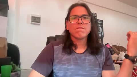 Snapshot of amo_s chatting on 10/11/25, 08:51 amo_s online show from 10/11/25, 08:51