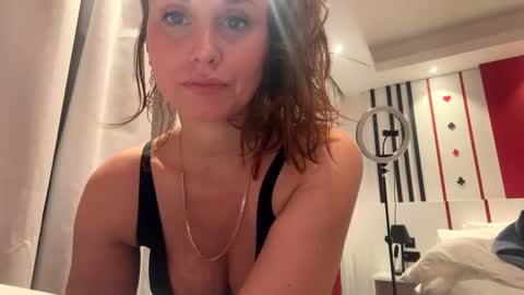 Snapshot of amolika chatting on 02/04/26, 11:42 amolika online show from 02/04/26, 11:42