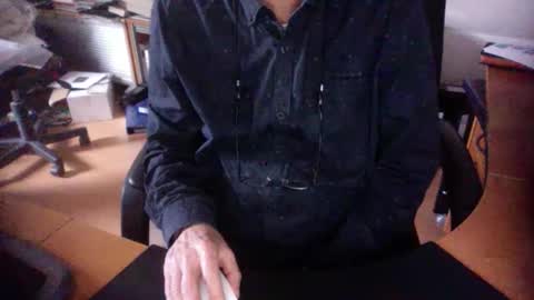 Snapshot of amor2200 chatting on 01/07/25, 08:56 Amor2200 online show from 01/07/25, 08:56