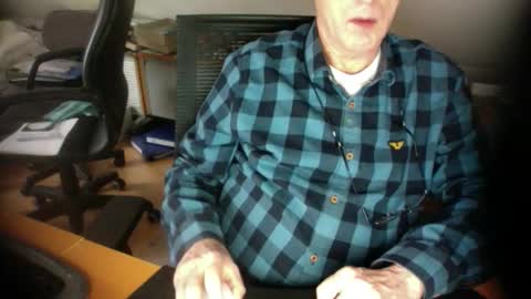 Snapshot of amor2200 chatting on 02/24/25, 12:16 Amor2200 online show from 02/24/25, 12:16