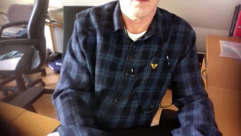 Snapshot of amor2200 chatting on 03/01/25, 03:05 Amor2200 online show from 03/01/25, 03:05