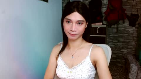 Snapshot of amorous_tina chatting on 05/24/26, 02:44 Tina online show from 05/24/26, 02:44