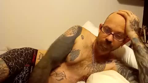 Snapshot of amunrethegod chatting on 01/11/25, 01:22 amunrethegod online show from 01/11/25, 01:22