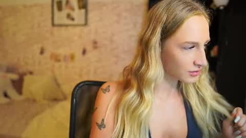 amy_johns_ online show from 11/12/25, 09:10