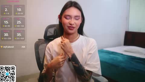 Snapshot of amy_peachy chatting on 05/23/26, 03:45 Amy online show from 05/23/26, 03:45