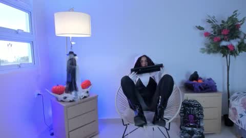 Snapshot of amy_sweetheat__ chatting on 10/31/25, 02:29 Amely online show from 10/31/25, 02:29