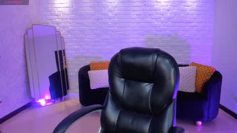 Snapshot of amydavis_ chatting on 12/27/24, 07:35 Amy online show from 12/27/24, 07:35