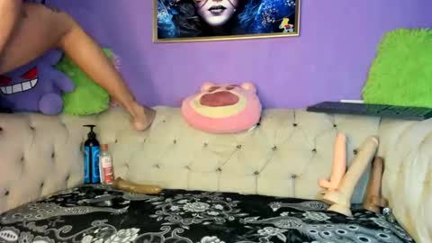 Snapshot of amydelahoz_8 chatting on 10/23/25, 02:00 Amy Kamila online show from 10/23/25, 02:00