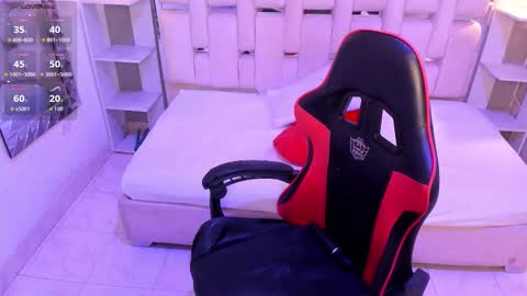 amyevan_ online show from 10/11/25, 10:19