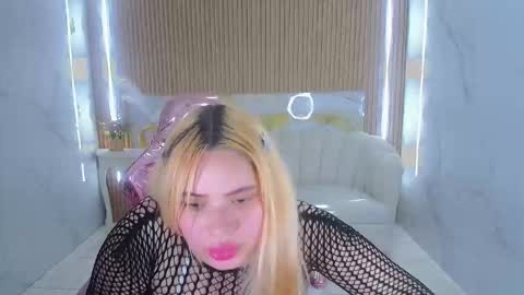 Snapshot of amyg777_s chatting on 10/28/25, 05:44 Amy  online show from 10/28/25, 05:44