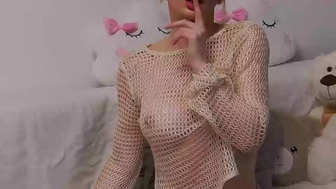 Snapshot of amyhennessy chatting on 02/14/25, 08:42 amyhennessy online show from 02/14/25, 08:42