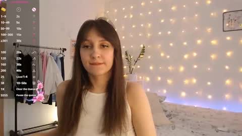 Snapshot of amylas chatting on 03/07/25, 12:23 Amelia online show from 03/07/25, 12:23