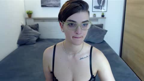 Snapshot of amylexy chatting on 11/21/25, 08:02 Hi there guys My pleasure in your hands pvt is open online show from 11/21/25, 08:02