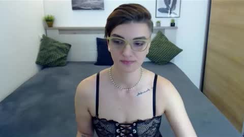 Snapshot of amylexy chatting on 12/01/25, 10:04 Hi there guys My pleasure in your hands pvt is open online show from 12/01/25, 10:04