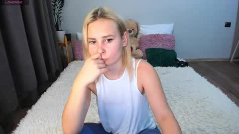 Snapshot of amymilson chatting on 02/15/25, 03:28 amymilson online show from 02/15/25, 03:28