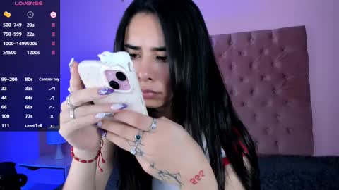 Snapshot of amyolimpo chatting on 03/11/25, 04:21 Amy ... Nice to meet u thumb up me please its important online show from 03/11/25, 04:21