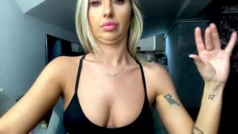 amyroberta92 online show from 11/21/25, 07:51