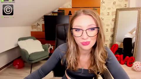 Snapshot of amyrossie chatting on 02/21/25, 01:00 AmyRossie online show from 02/21/25, 01:00