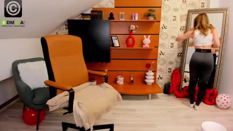 Snapshot of amyrossie chatting on 02/28/25, 01:47 AmyRossie online show from 02/28/25, 01:47