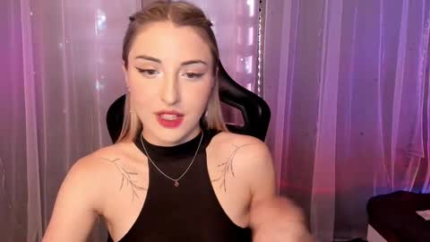 Snapshot of amyvilvet chatting on 01/17/26, 02:38 amyvilvet online show from 01/17/26, 02:38