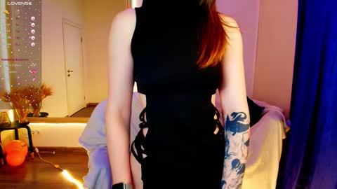 Snapshot of an6elica chatting on 11/20/25, 02:56 Angie online show from 11/20/25, 02:56