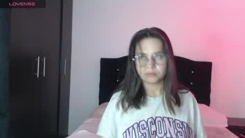 Snapshot of ana_arms_ chatting on 04/26/26, 07:44 ana_arms_ online show from 04/26/26, 07:44